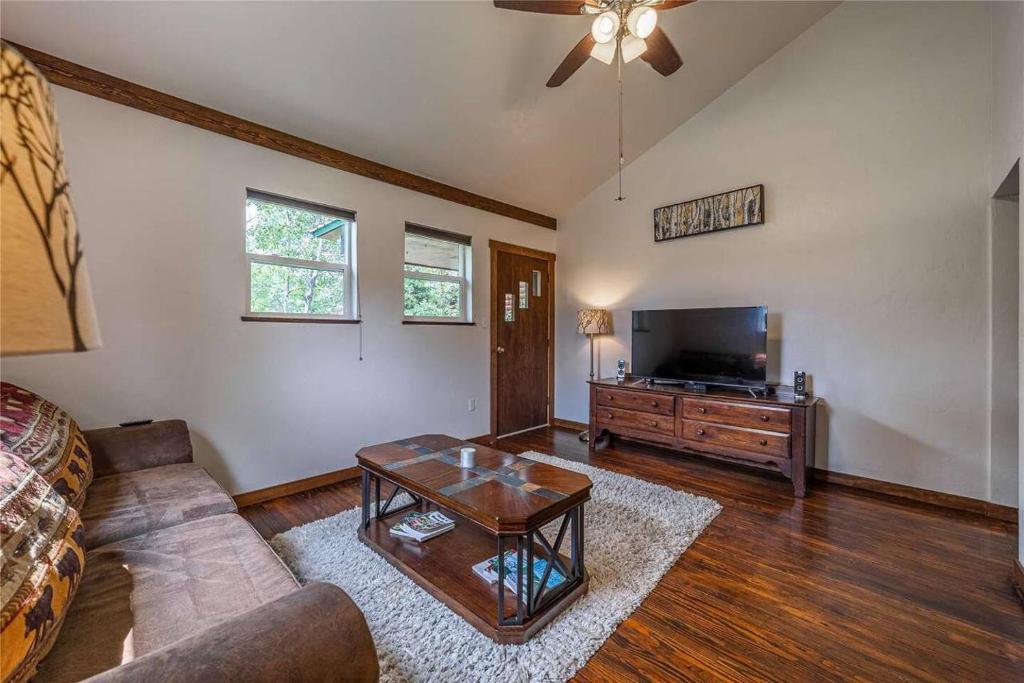 Glacier Homestead - Image 5