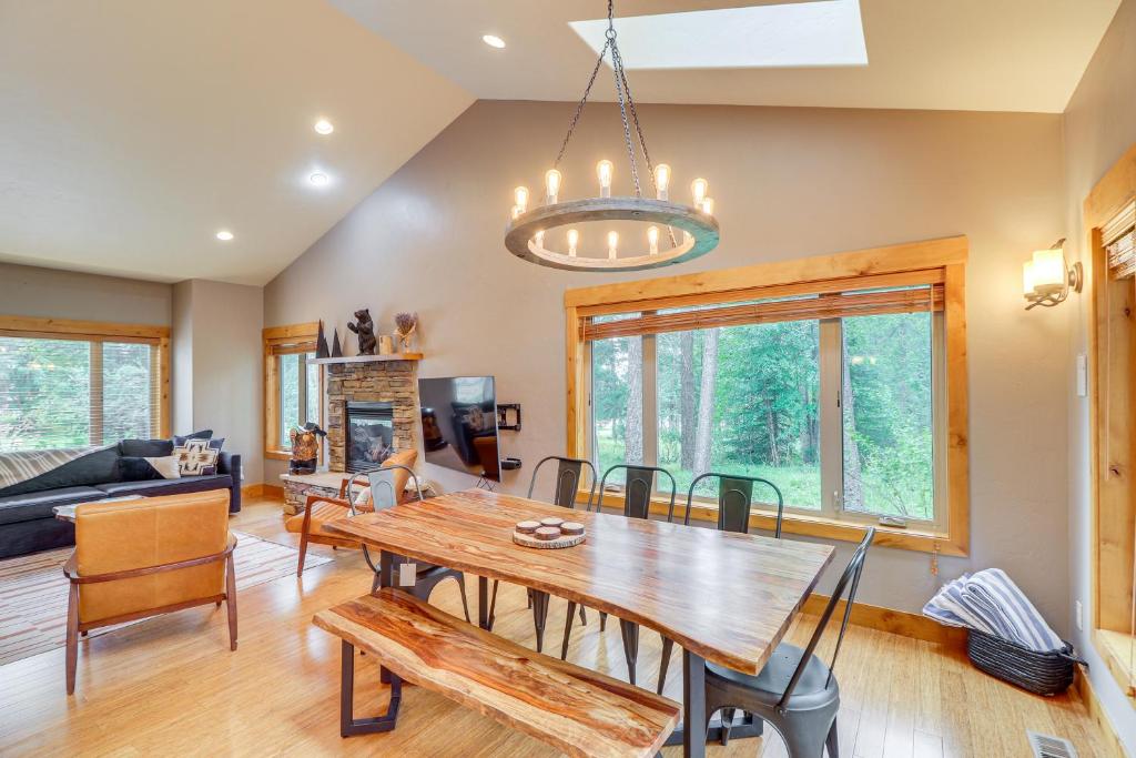 Pet-Friendly Columbia Falls Home with Gas Grill! - Image 4