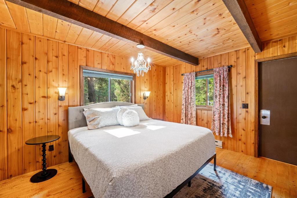 Log Cabin Lookout - Image 8