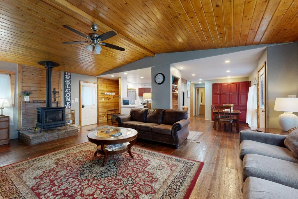 Hungry Horse Hideout - Image 4