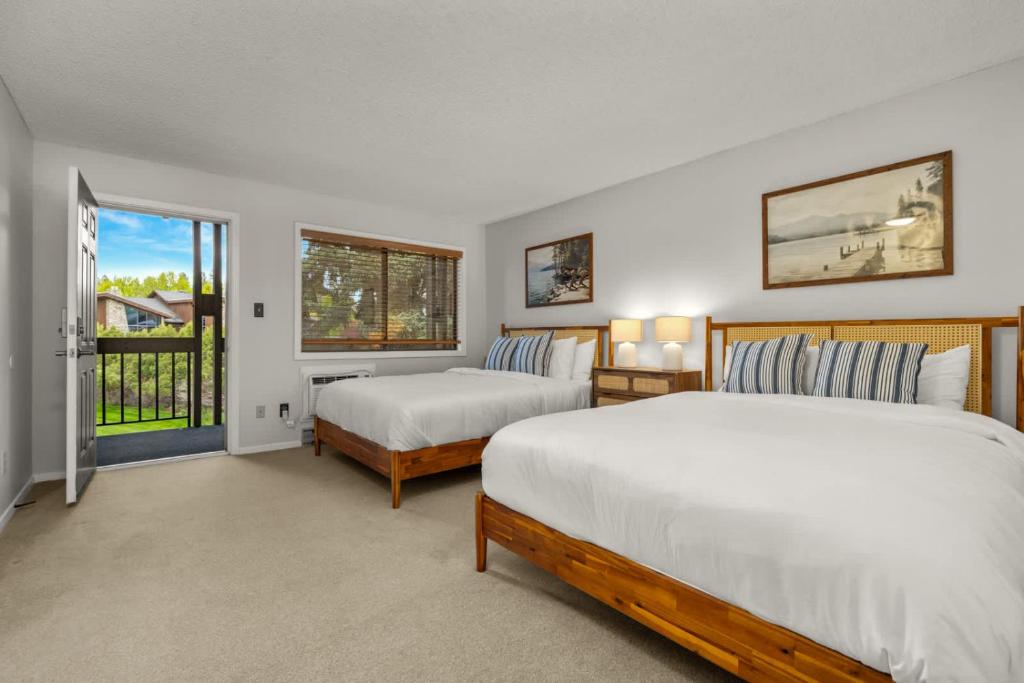 Paddle & Pine - Lake Views & Private Dock Access - Image 5