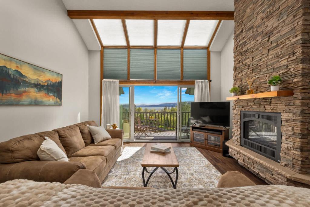 Paddle & Pine - Lake Views & Private Dock Access