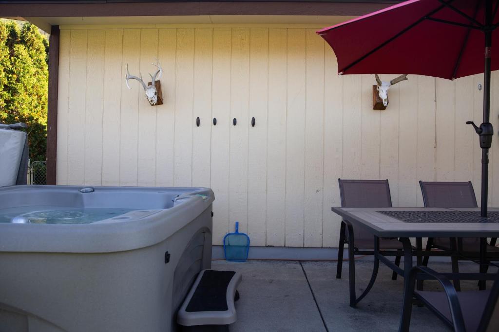Mountain Views from the Hot Tub