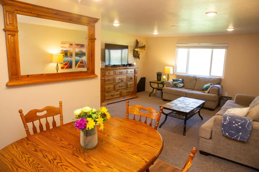 Mountain Views from the Hot Tub - Image 5