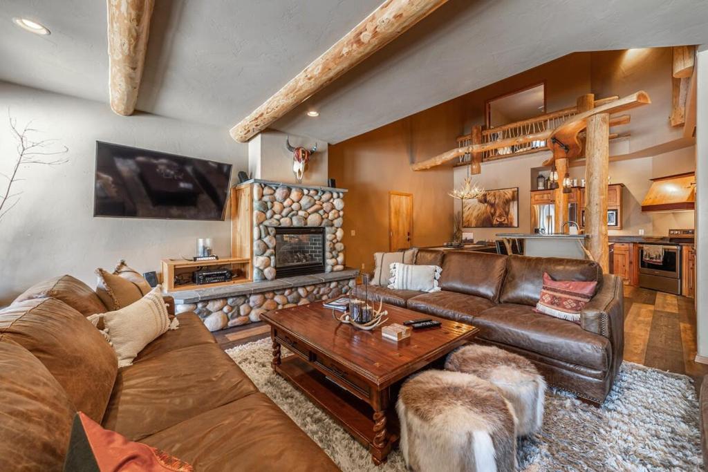 Beautiful Mountain Modern Home 4Bedroom Spa - Image 4