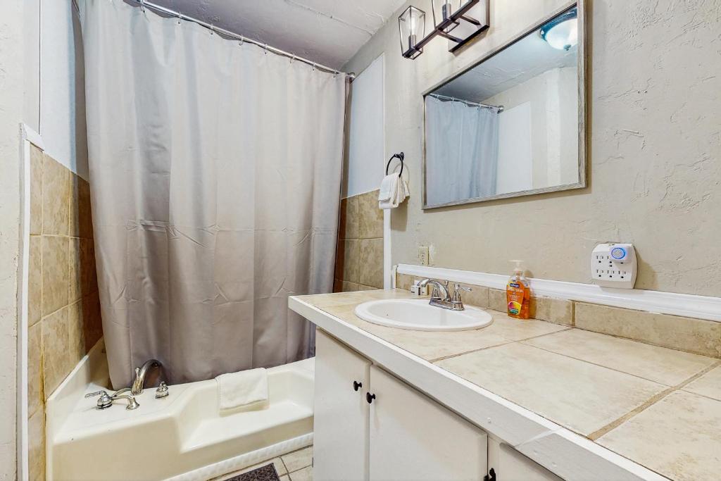 Hot Tub (Jacuzzi) - Photo 3