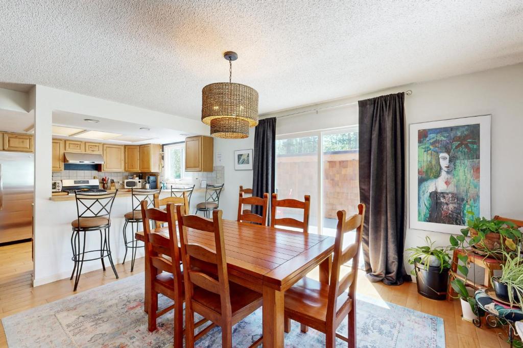 The Cozy Country Home - Image 4