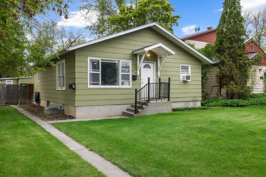 Bo's Big Green Charming Retreat Hot Tub Games - Image 6