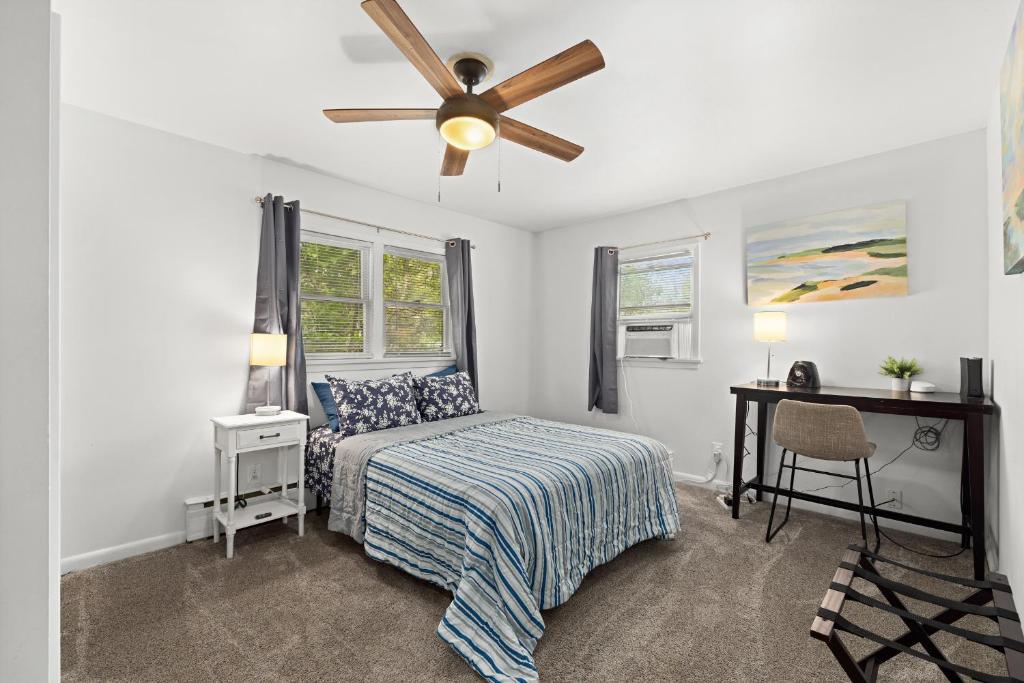 Bo's Big Green Charming Retreat Hot Tub Games - Image 7