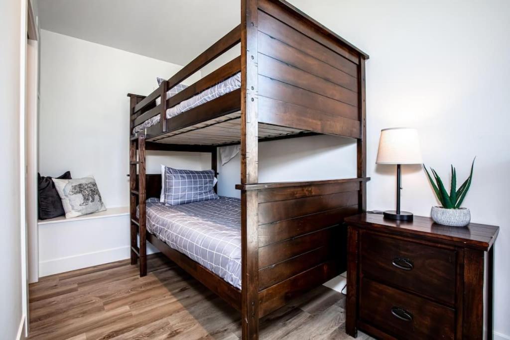 Mountain View Chalet at The Quarry - Sleeps 6! - Image 7