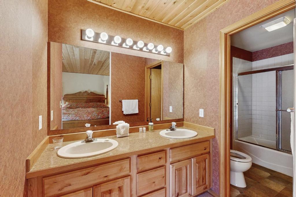 Hot Tub (Jacuzzi) - Photo 2