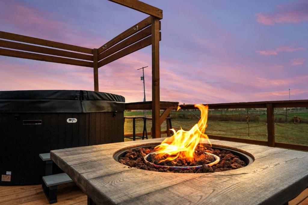 Hot Tub (Jacuzzi) - Photo 3