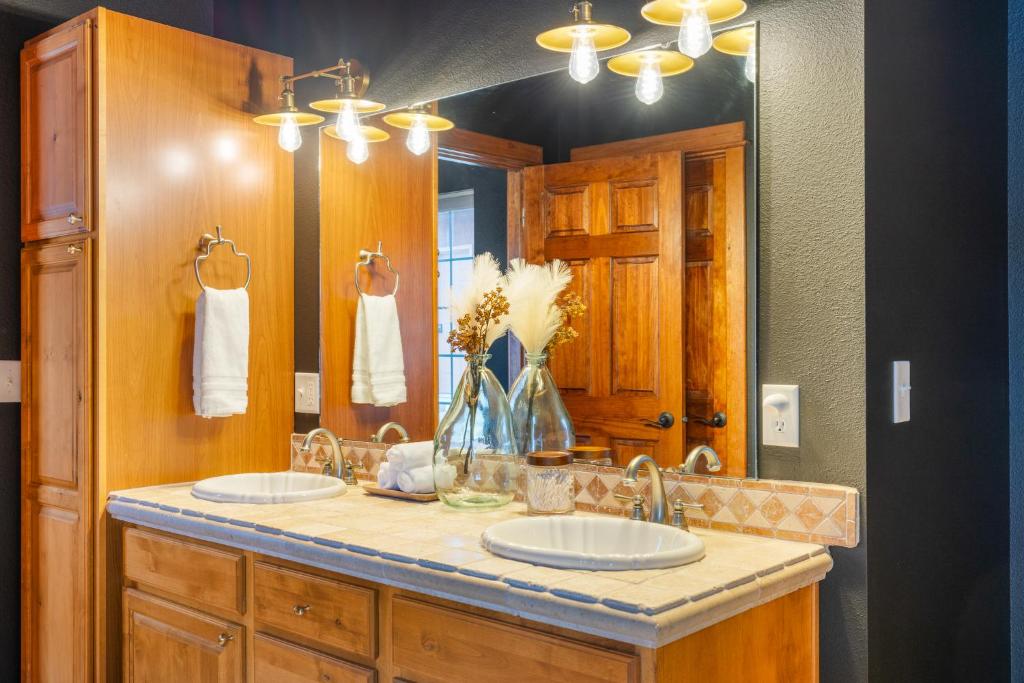 30 Miles To Yellowstone Hot Tub Game Room Ac - Image 6