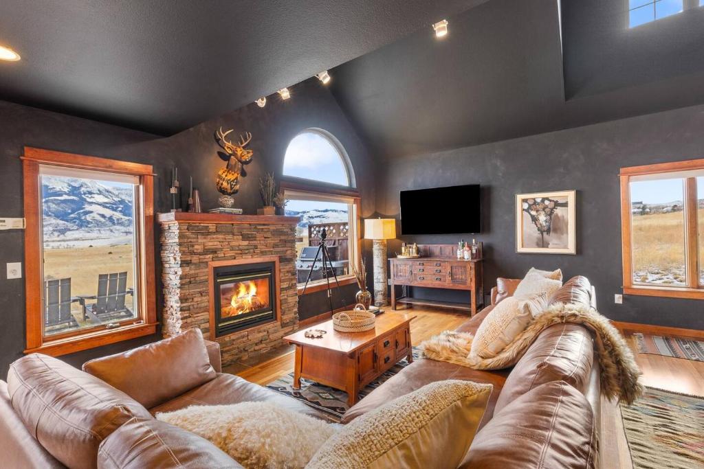 30 Miles To Yellowstone Hot Tub Game Room Ac - Image 7