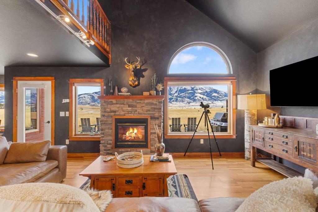 30 Miles To Yellowstone Hot Tub Game Room Ac - Image 4