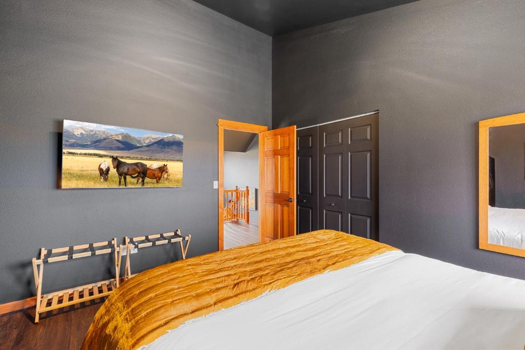 30 Miles To Yellowstone Hot Tub Game Room Ac - Image 5