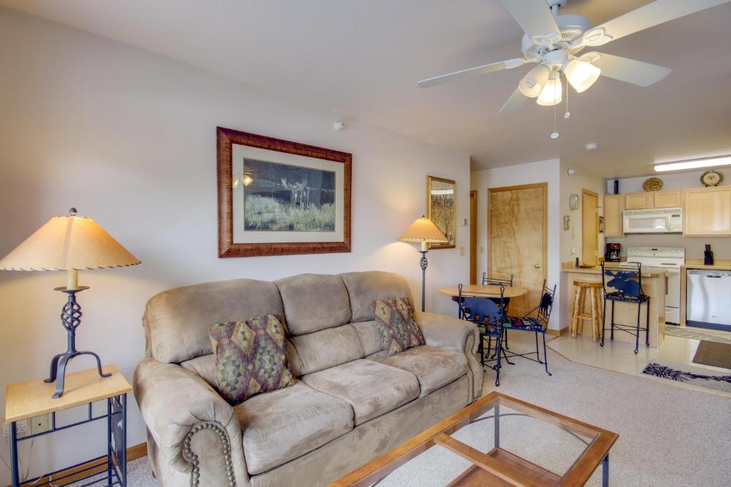 Cedar Creek Condo Free Shuttle to Big Sky Resort! - Image 4