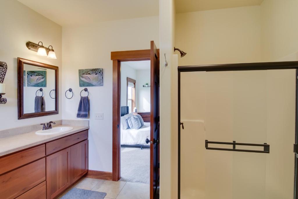 9 Mi to Downtown Bozeman Vacation Home with Hot Tub - Image 8