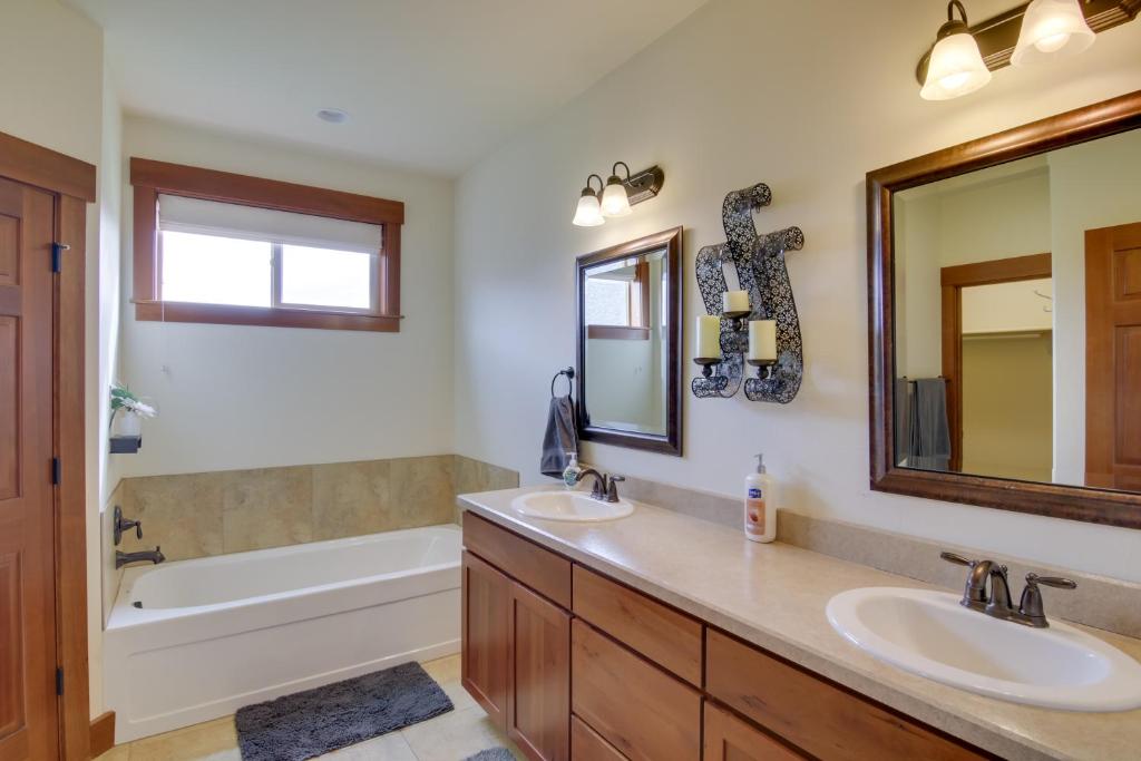 9 Mi to Downtown Bozeman Vacation Home with Hot Tub