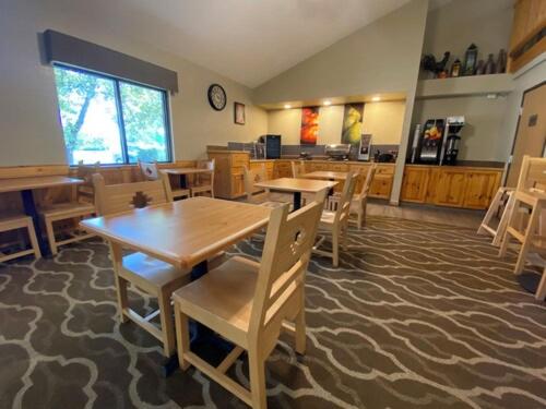 MountainView Lodge and Suites - Image 5