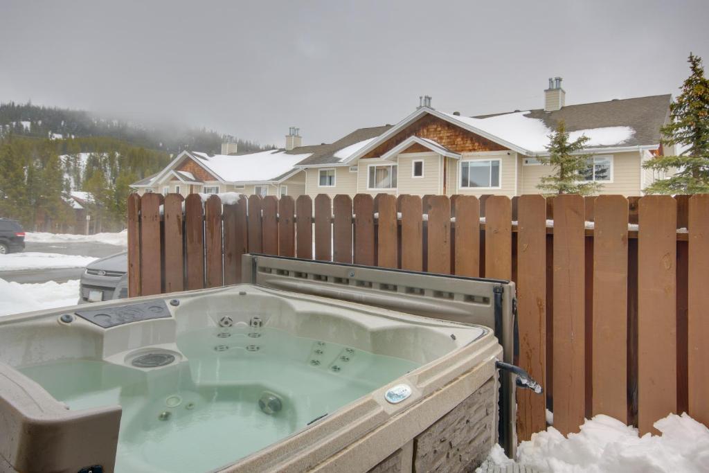 Hot Tub (Jacuzzi) - Photo 3