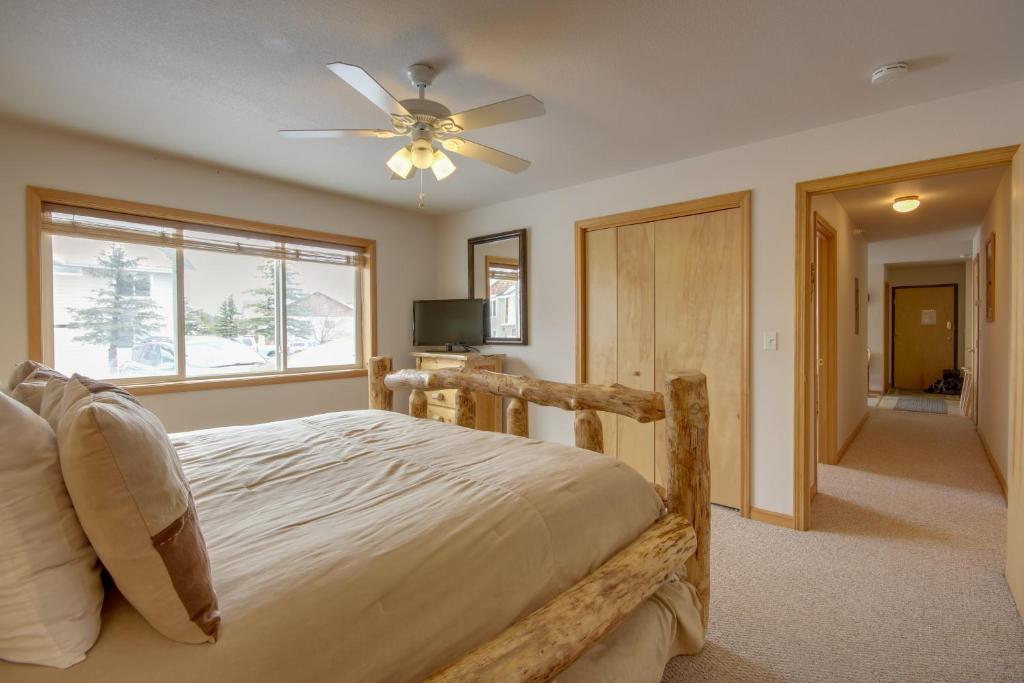 Condo in Cedar Creek with Shuttle to Big Sky Resort! - Image 7