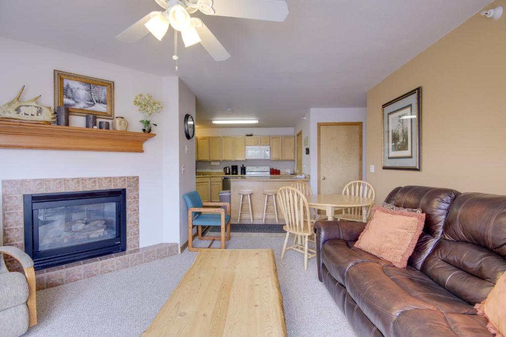 Condo in Cedar Creek with Shuttle to Big Sky Resort! - Image 4