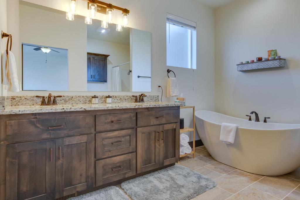 Tranquil Silverwood Estates Less Than 1 Mile to River!