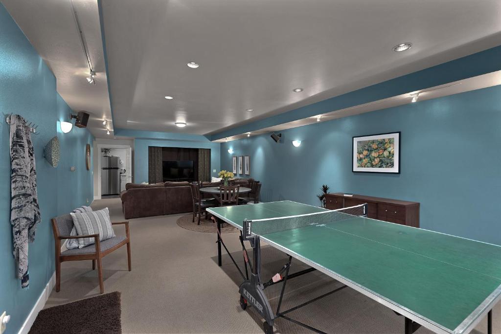 Hot Tub Family Friendly Garden City Getaway - Image 5