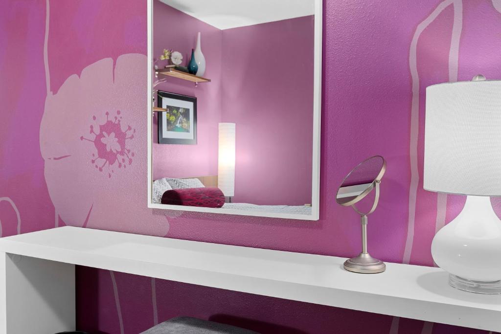 Hot Tub Family Friendly Garden City Getaway - Image 8