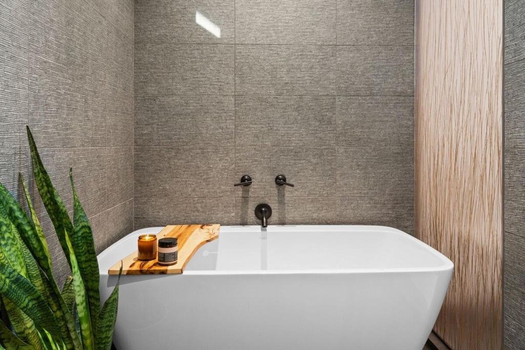 Hot Tub (Jacuzzi) - Photo 4