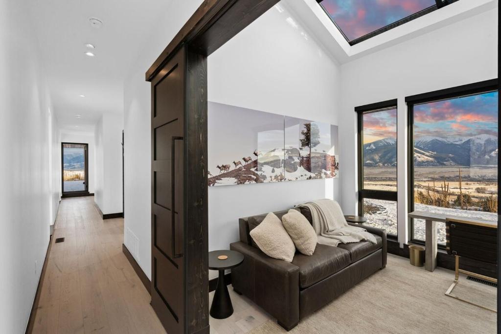 Eagles Wings Luxe Yellowstone Retreat Condé Nast - Image 4