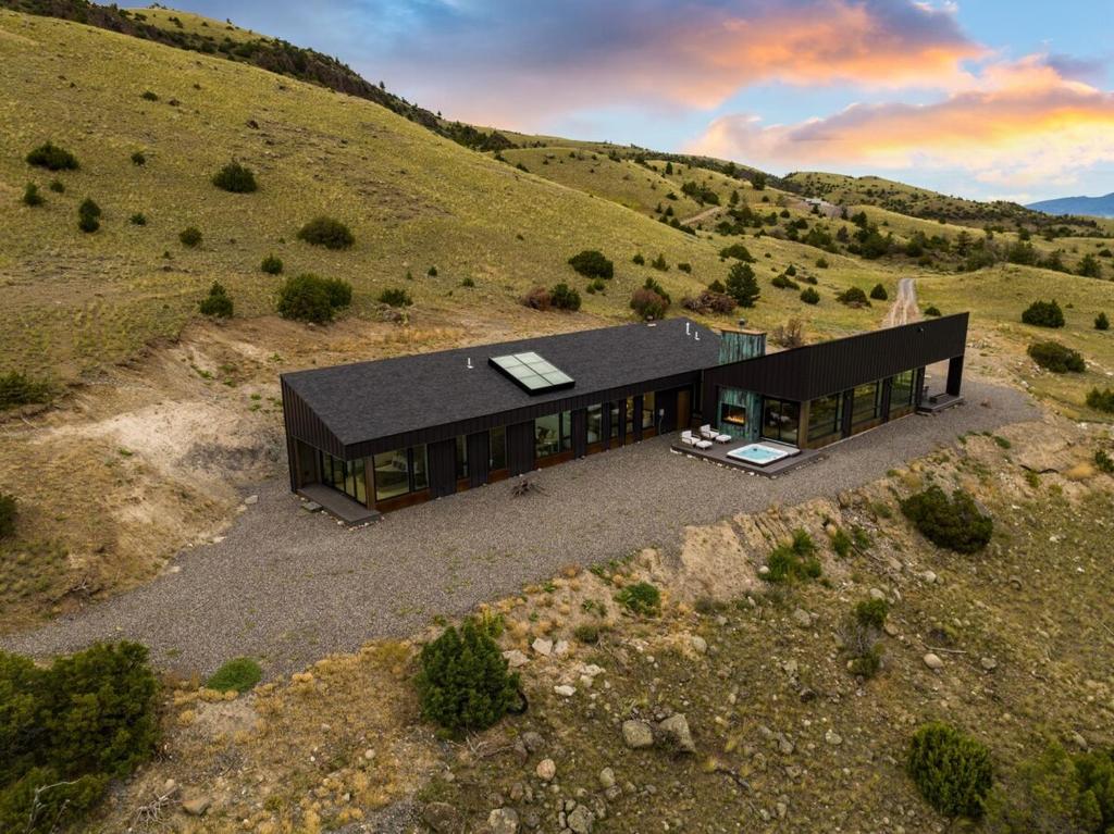 Hot Tub (Jacuzzi) - Photo 2