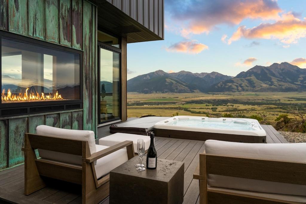 Hot Tub (Jacuzzi) - Photo 3