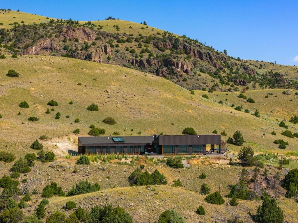 Eagles Wings Luxe Yellowstone Retreat Condé Nast - Image 8