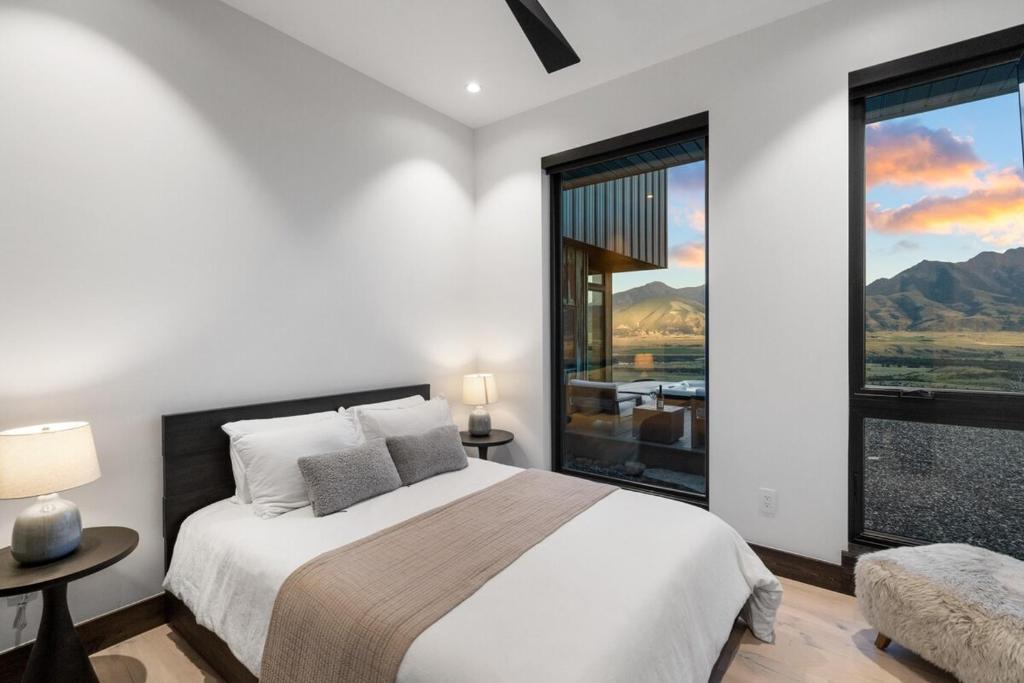 Eagles Wings Luxe Yellowstone Retreat Condé Nast - Image 6