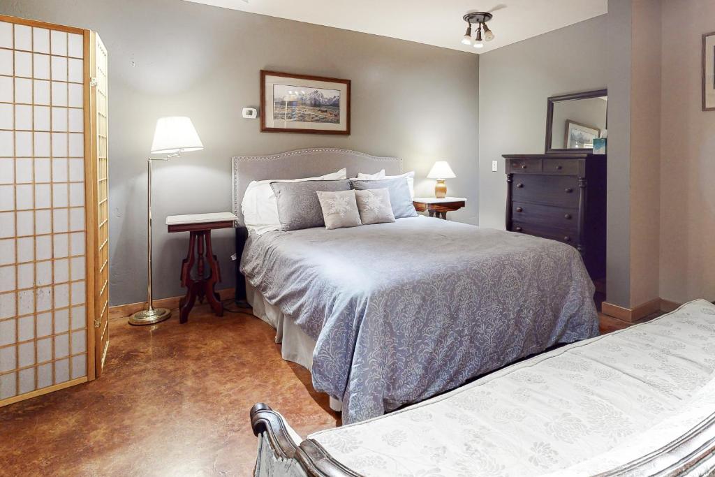 Lone Walker Home - Image 7