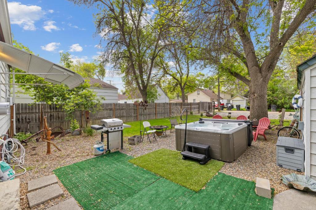 Bo's Rusty Relic Central Billings near park, hospital, shared hot tub, sauna