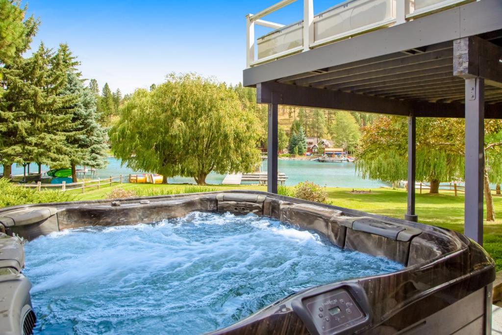 Lazy K on Peaceful Bay - Lake House