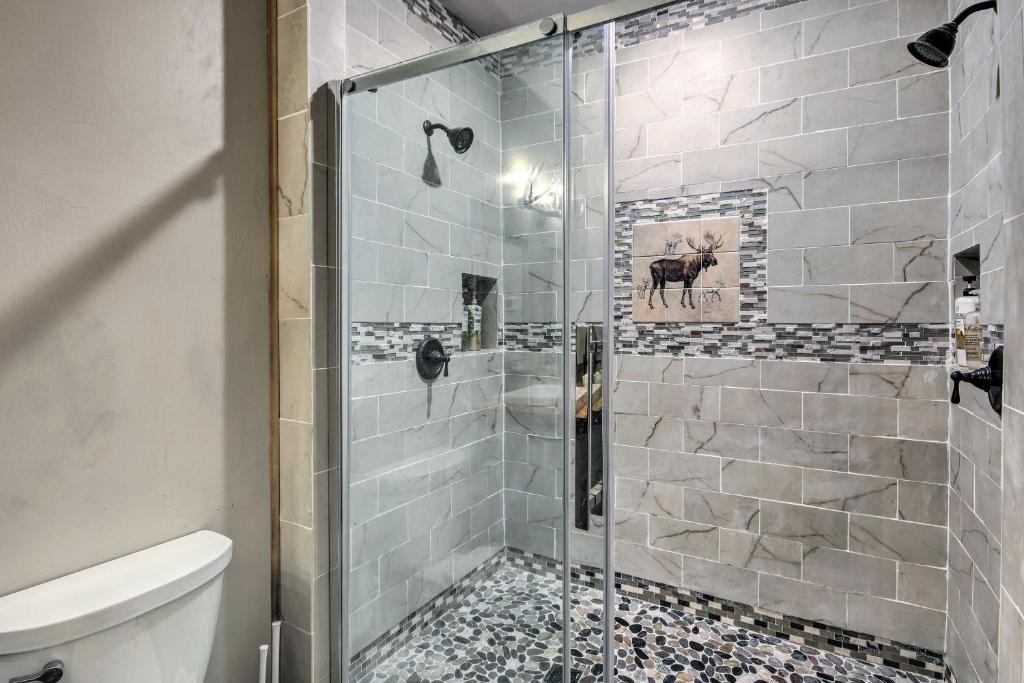 Bozeman Cabin Deck with Jacuzzi and Gas Grill! - Image 7