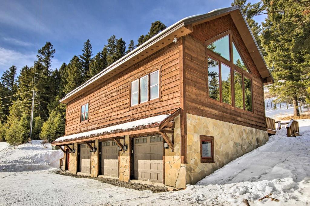 Bozeman Cabin Deck with Jacuzzi and Gas Grill! - Image 5