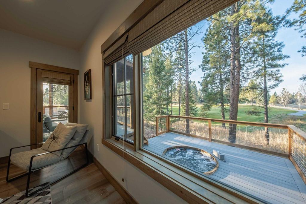 Hot Tub (Jacuzzi) - Photo 2