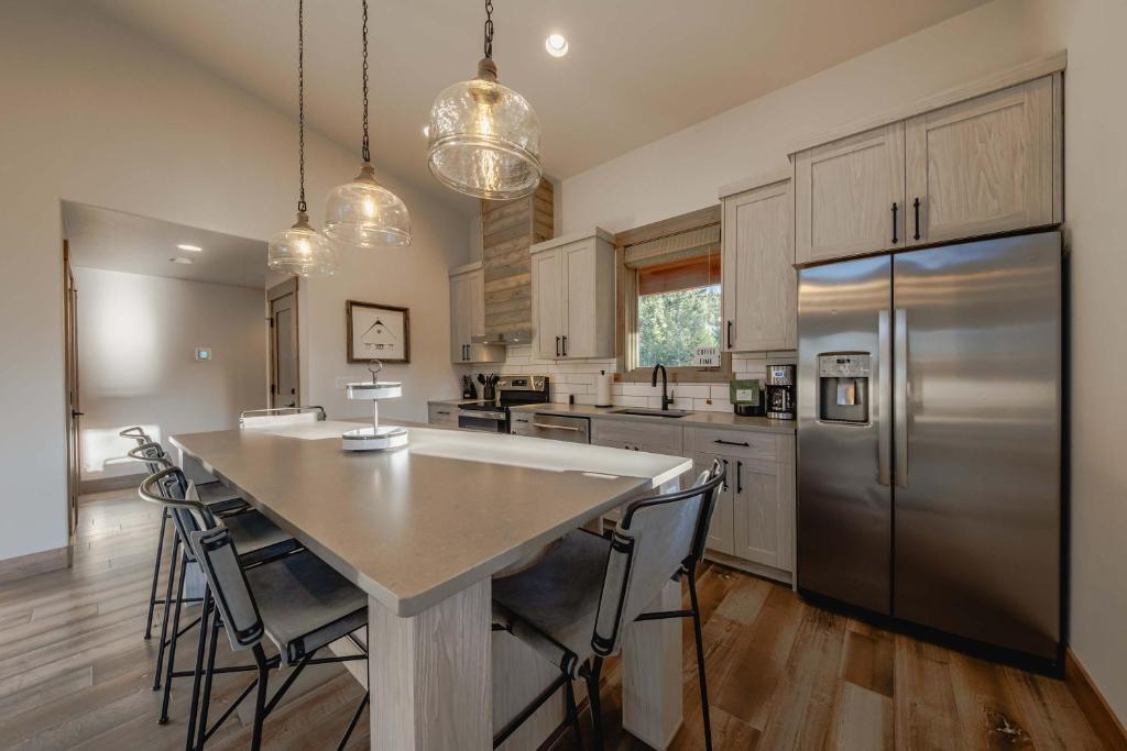 Wilderness Club Cabin - Sleeps 7 - Image 5