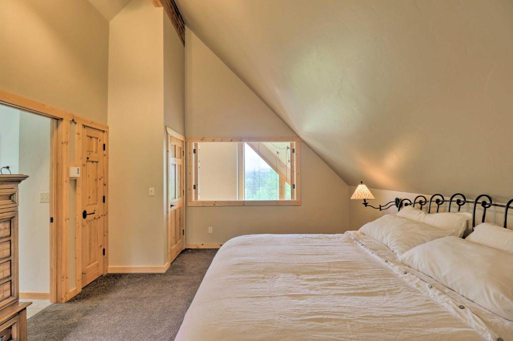 Quiet and Elegant Whitefish Home with Hot Tub - Image 7