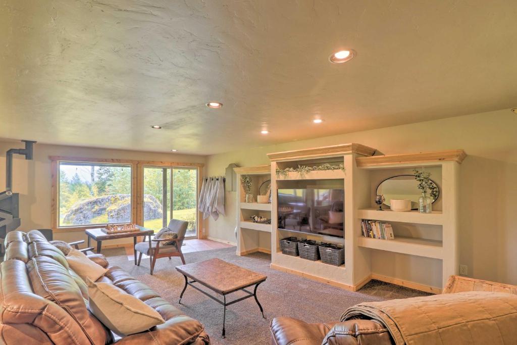 Quiet and Elegant Whitefish Home with Hot Tub - Image 5