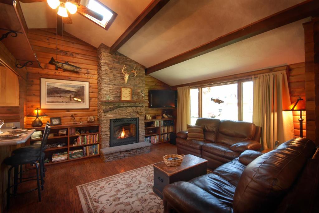 Montana Rock Creek Cabin