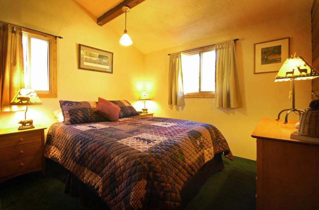 Montana Rock Creek Cabin - Image 5