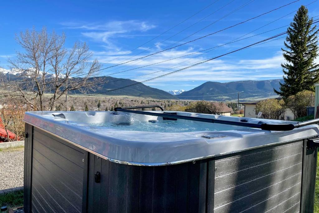 Hot Tub (Jacuzzi) - Photo 3