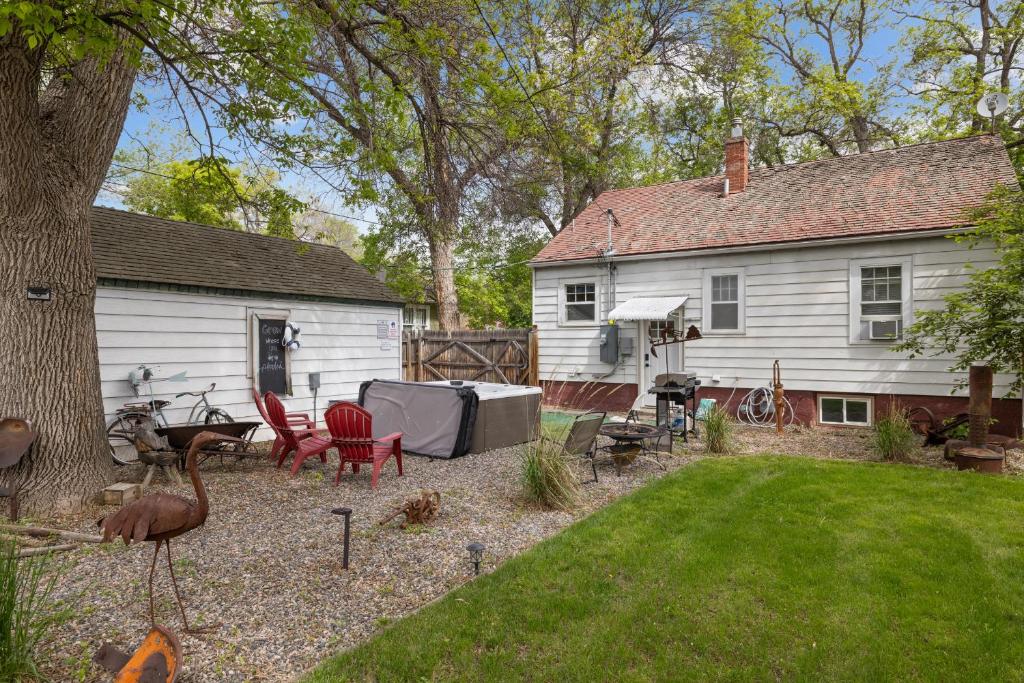 Bo's Old West Den with Off Street Parking