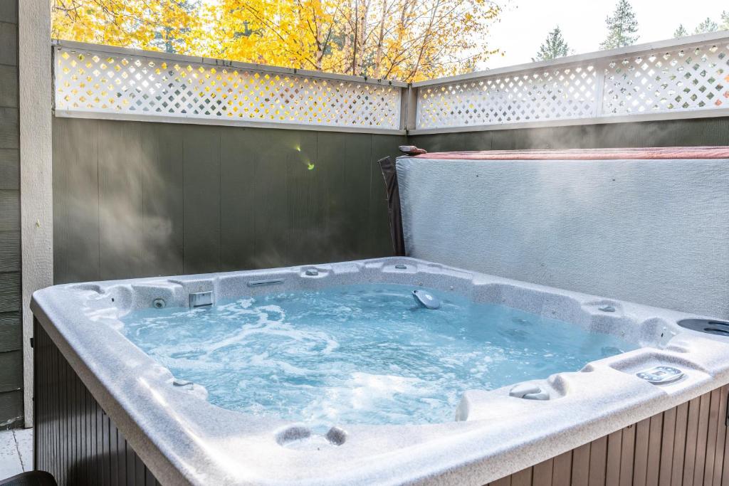 Hot Tub (Jacuzzi) - Photo 4